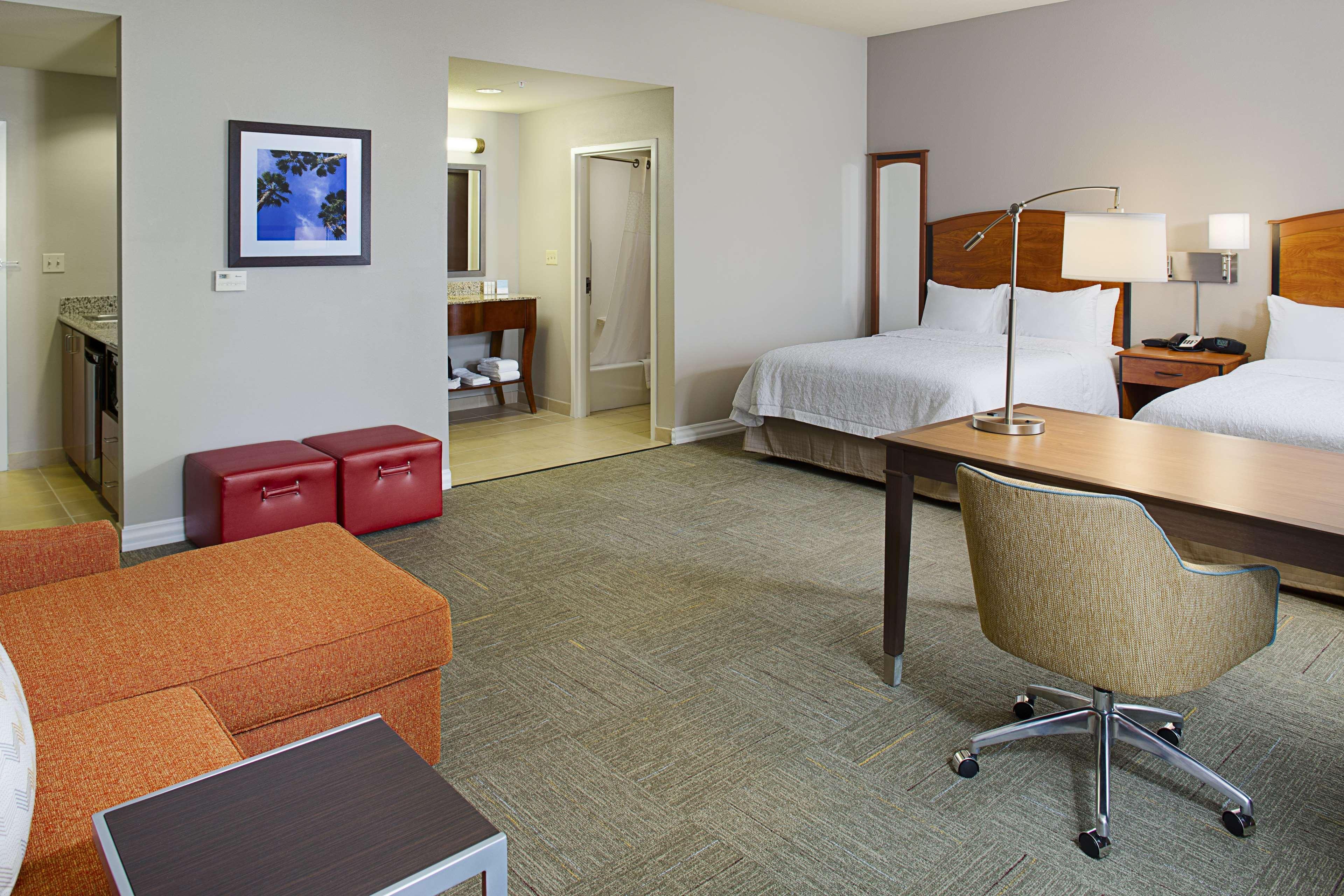 Hampton Inn & Suites Lancaster Exterior photo