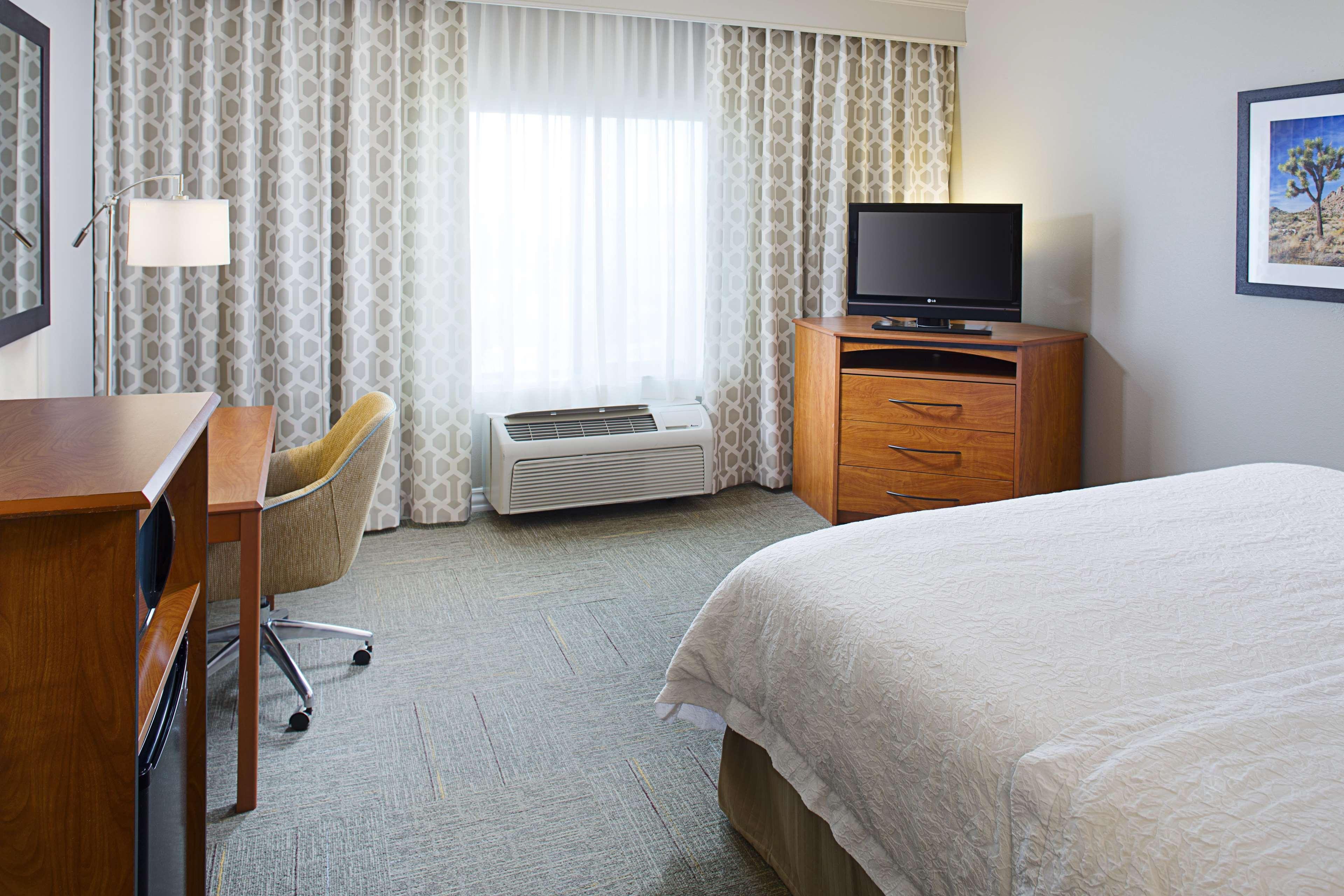 Hampton Inn & Suites Lancaster Exterior photo