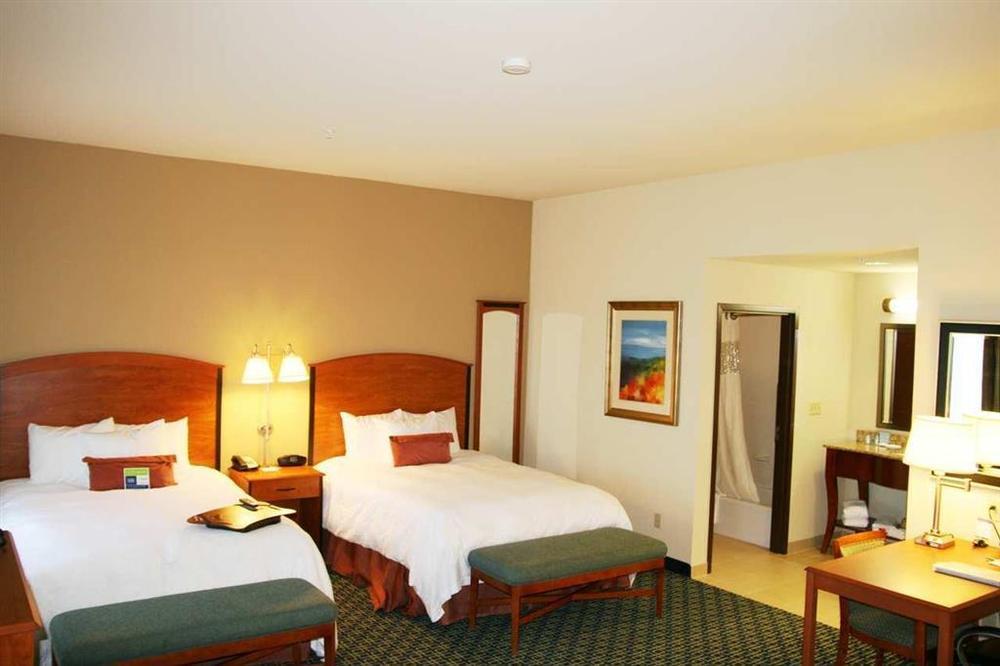 Hampton Inn & Suites Lancaster Room photo