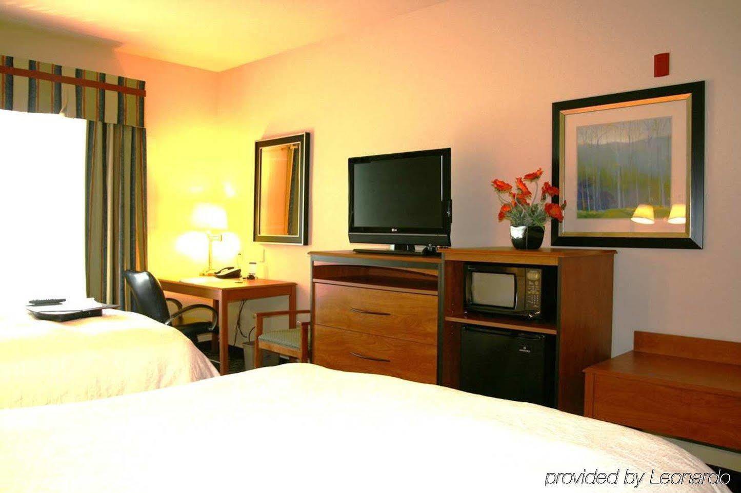 Hampton Inn & Suites Lancaster Room photo
